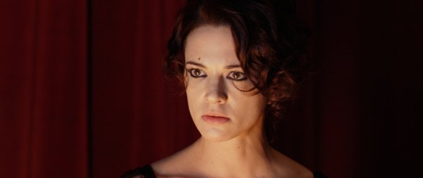 Asia Argento - Naléhavé rytmy