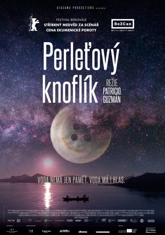 Perleťový knoflík poster CZ